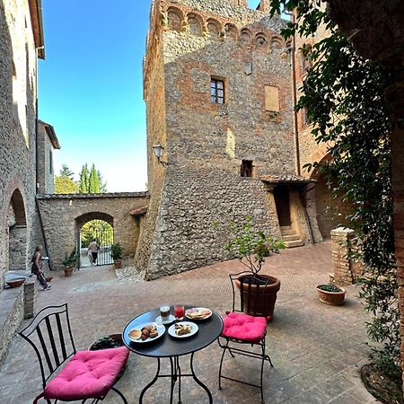 Castel Pietraio Villa มอนเตริจโจนี ภายนอก รูปภาพ