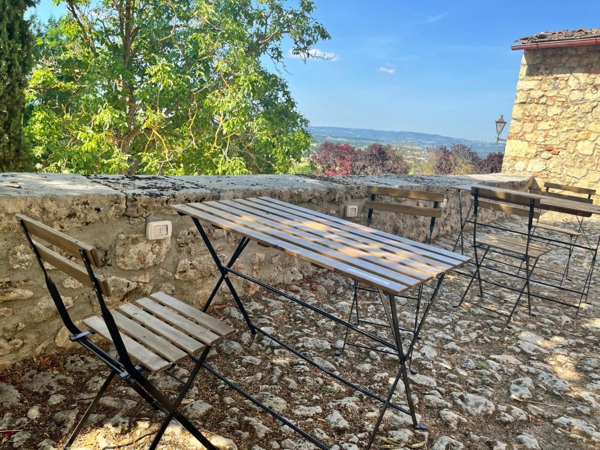 Castel Pietraio Villa มอนเตริจโจนี ภายนอก รูปภาพ