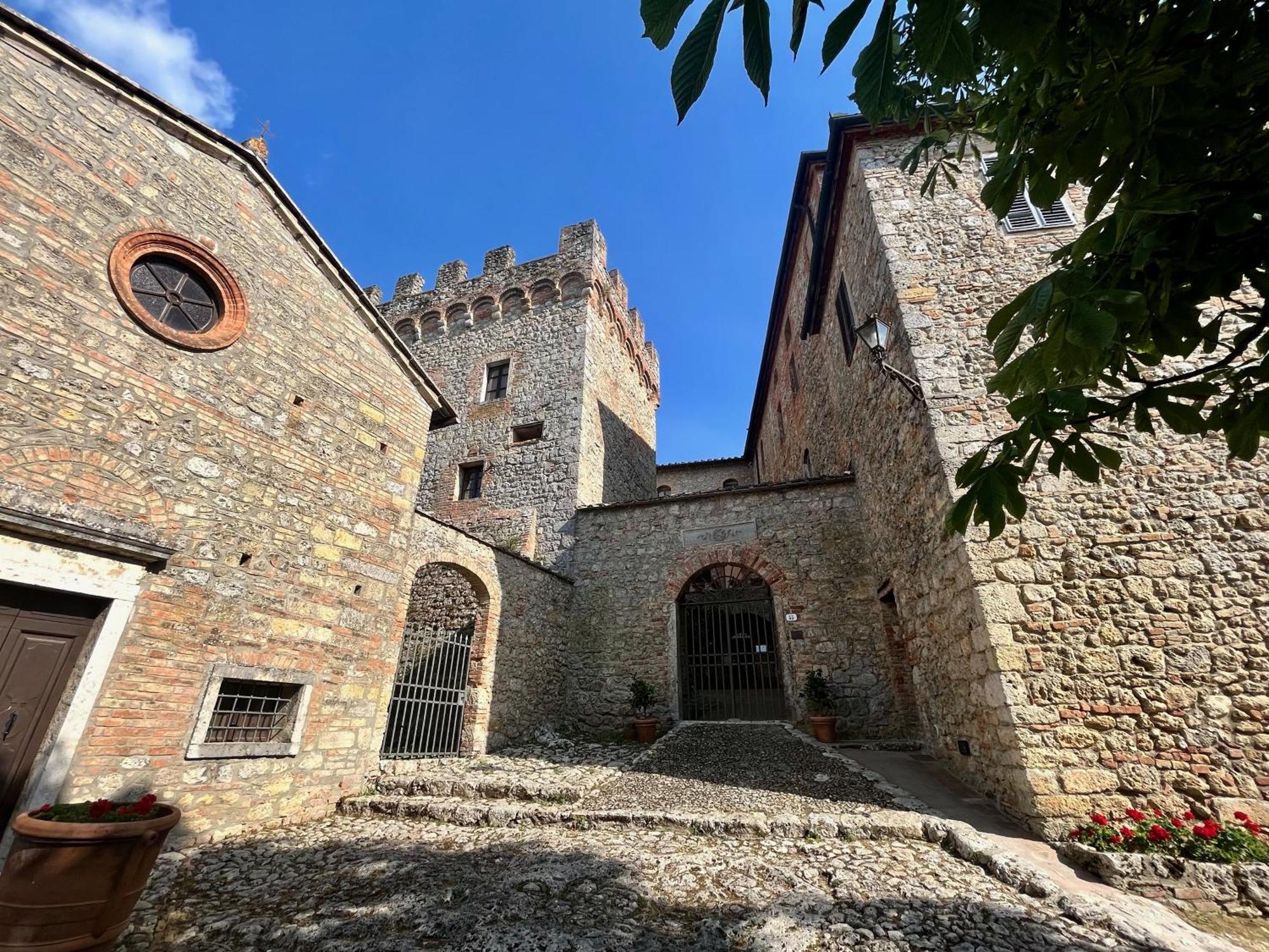 Castel Pietraio Villa มอนเตริจโจนี ภายนอก รูปภาพ