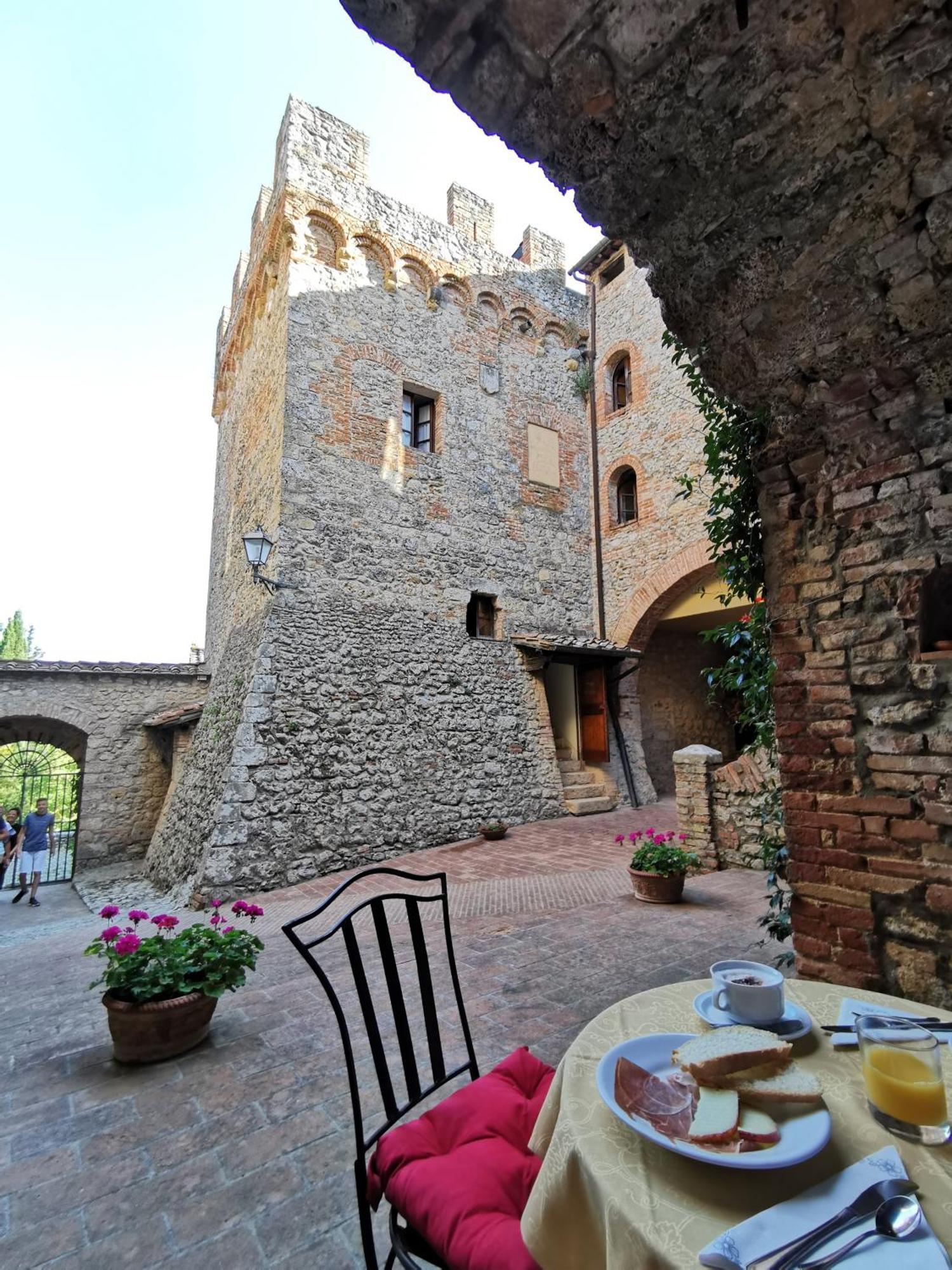 Castel Pietraio Villa มอนเตริจโจนี ภายนอก รูปภาพ