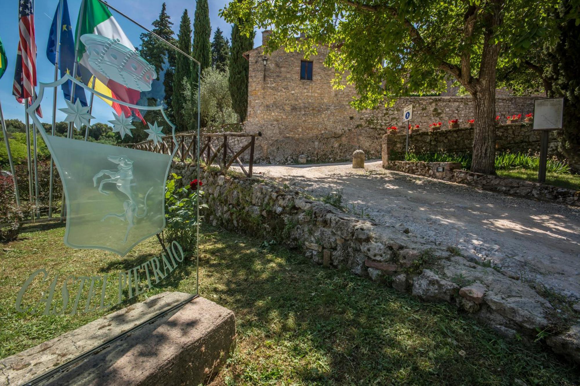 Castel Pietraio Villa มอนเตริจโจนี ภายนอก รูปภาพ