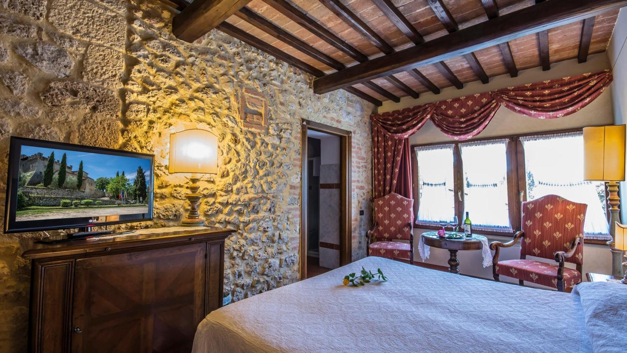 Castel Pietraio Villa มอนเตริจโจนี ภายนอก รูปภาพ