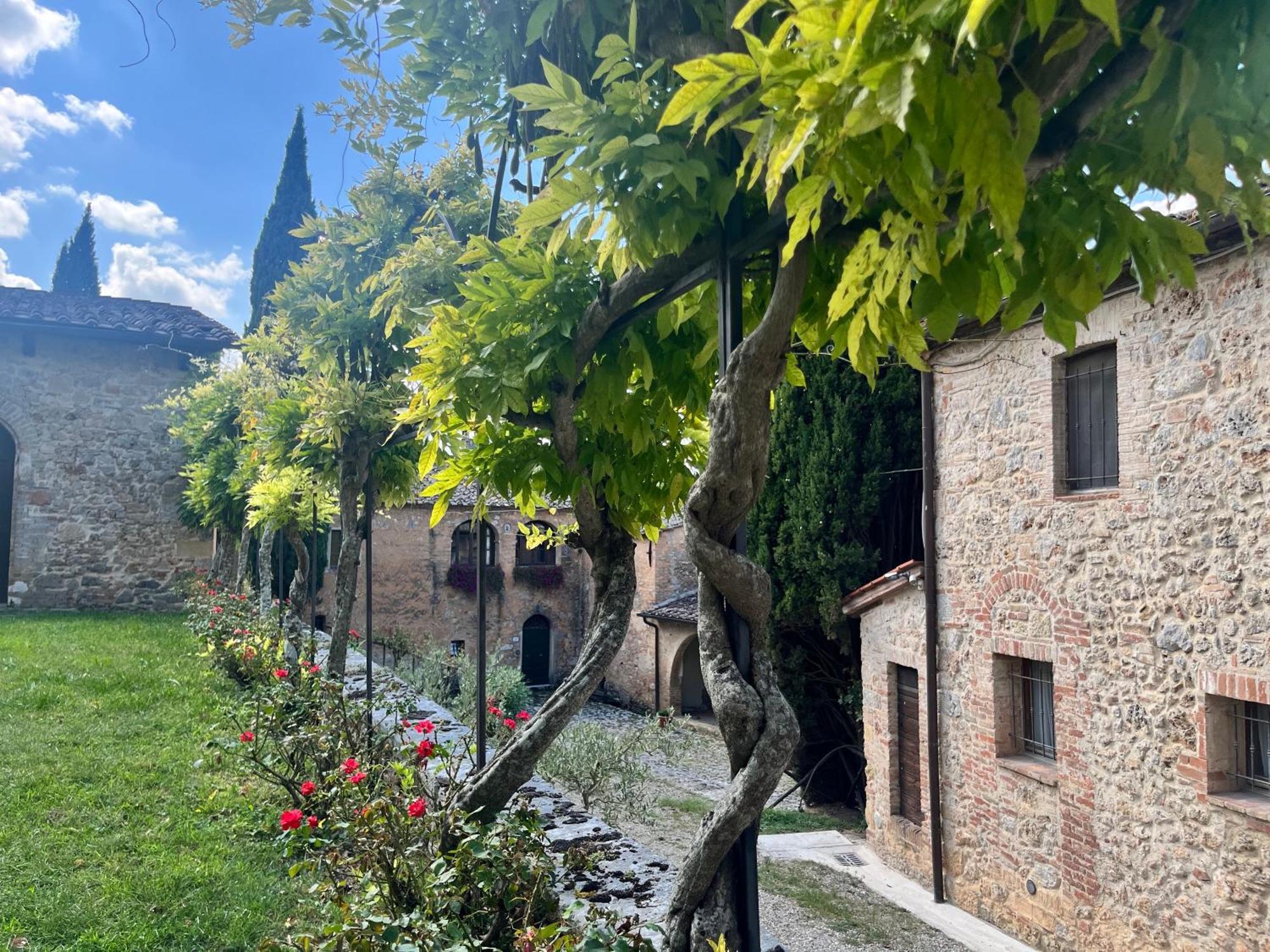 Castel Pietraio Villa มอนเตริจโจนี ภายนอก รูปภาพ