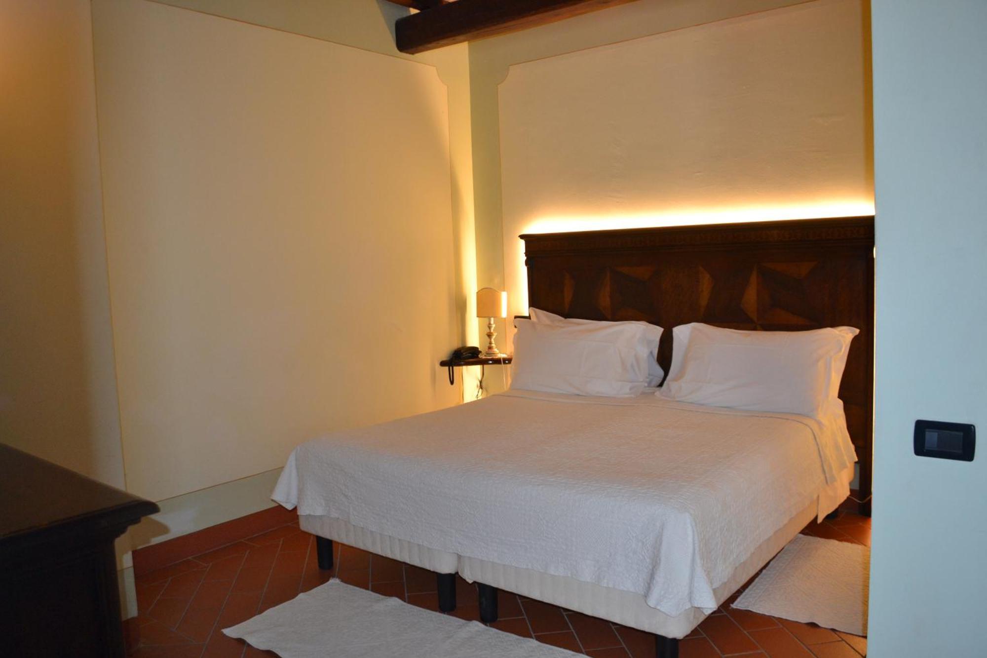 Castel Pietraio Villa มอนเตริจโจนี ภายนอก รูปภาพ