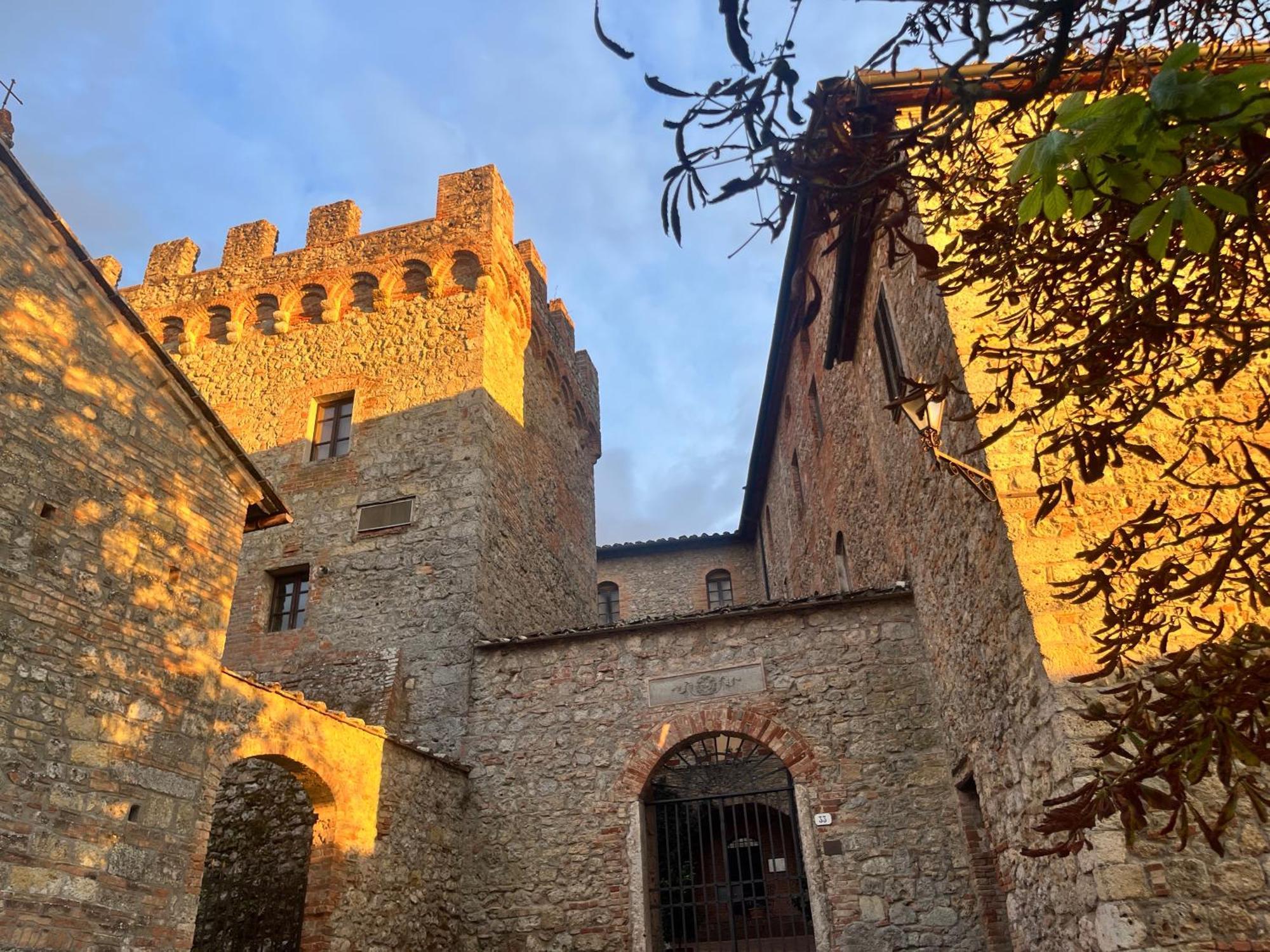Castel Pietraio Villa มอนเตริจโจนี ภายนอก รูปภาพ