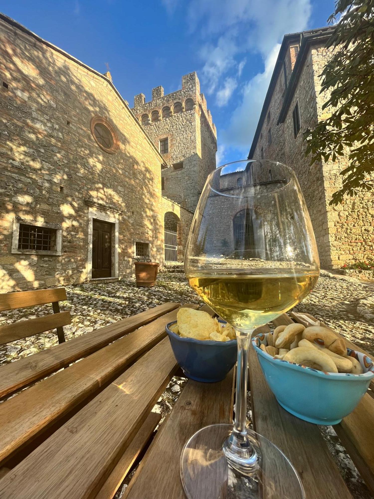 Castel Pietraio Villa มอนเตริจโจนี ภายนอก รูปภาพ