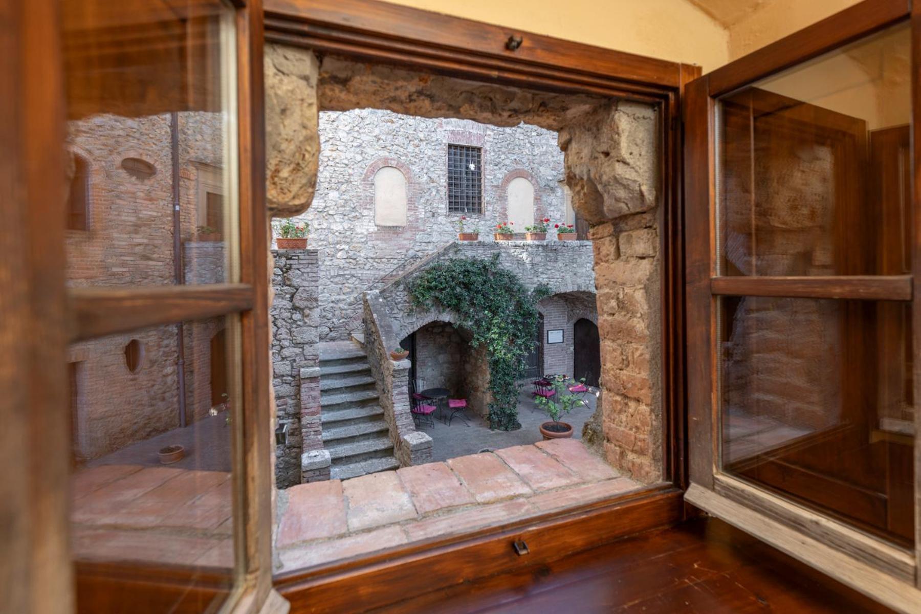 Castel Pietraio Villa มอนเตริจโจนี ห้อง รูปภาพ